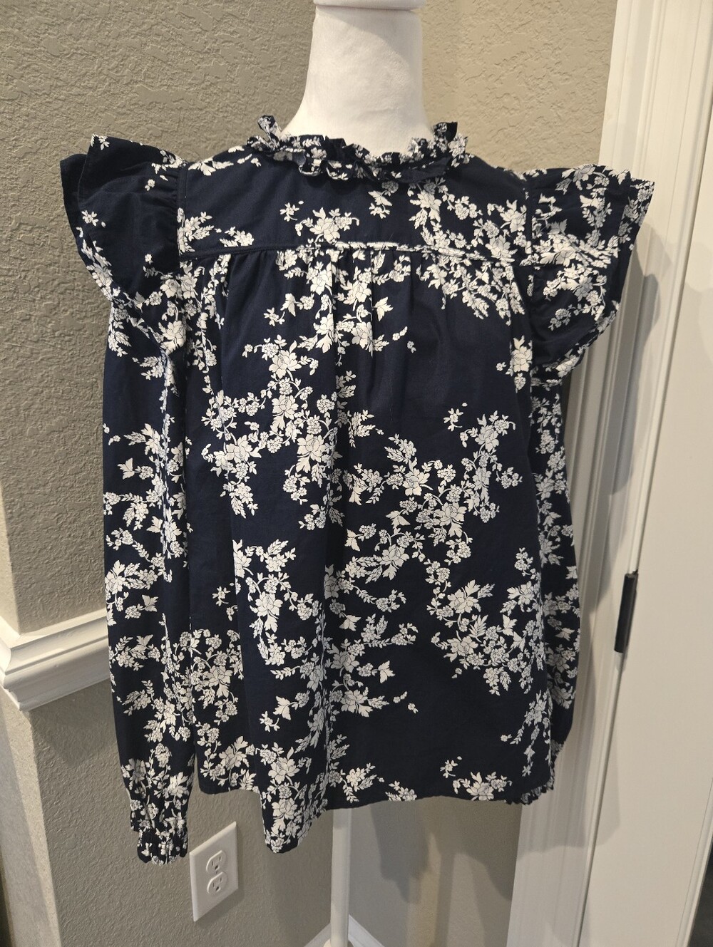 Crown & Ivy Ruffled Floral Top